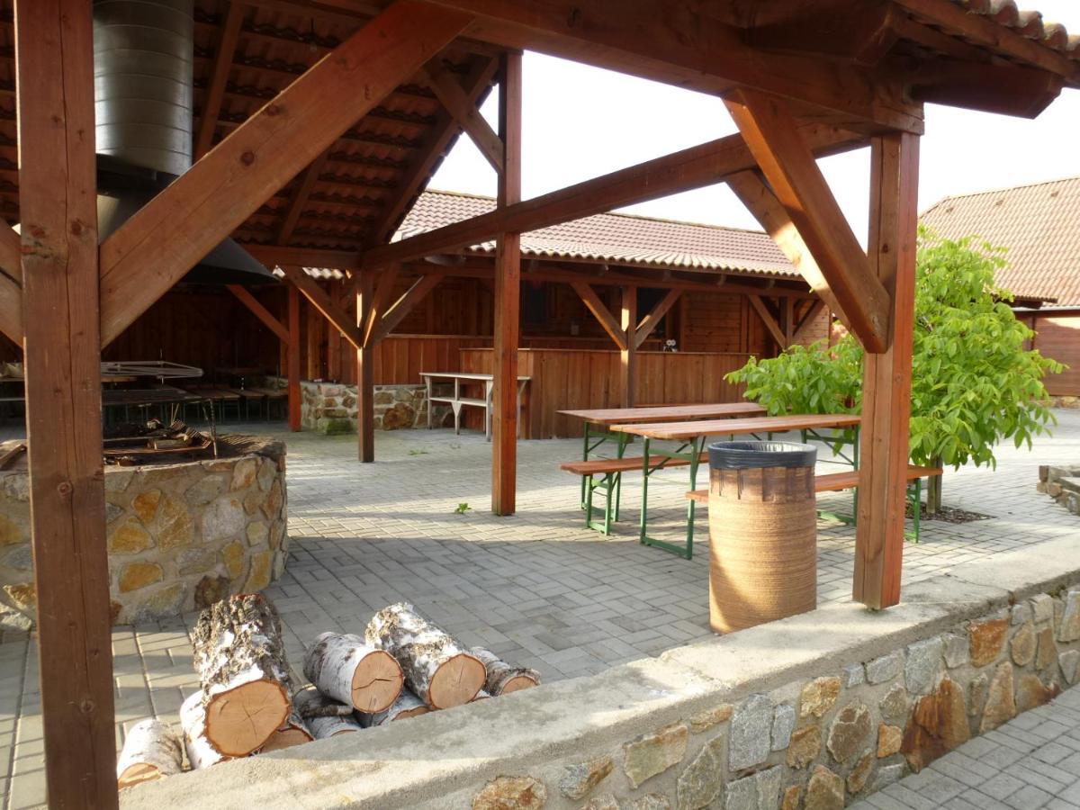 Hotel Restaurace Vráž Trhové Sviny Exterior foto
